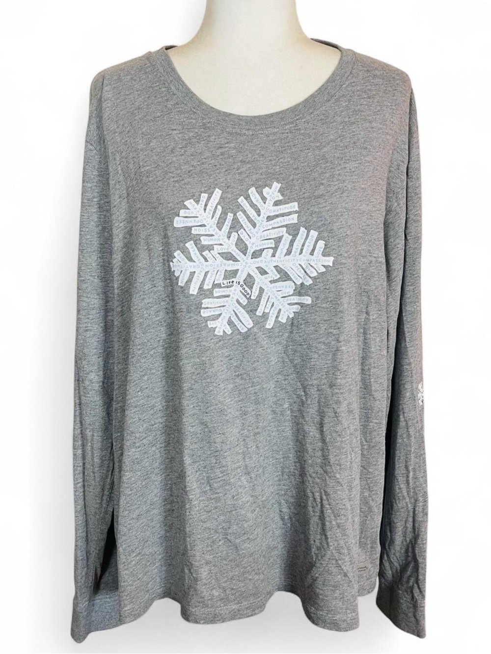 Life is Good Woman's Size XXL Snowflake Print Crusher Tee Gray Long Sleeve White